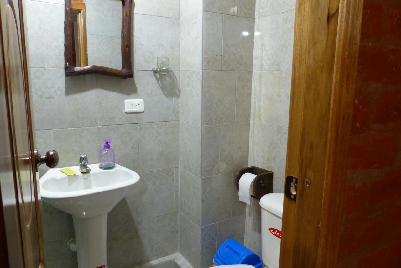 Hostal La Casa Amarilla City Banos  Exterior photo